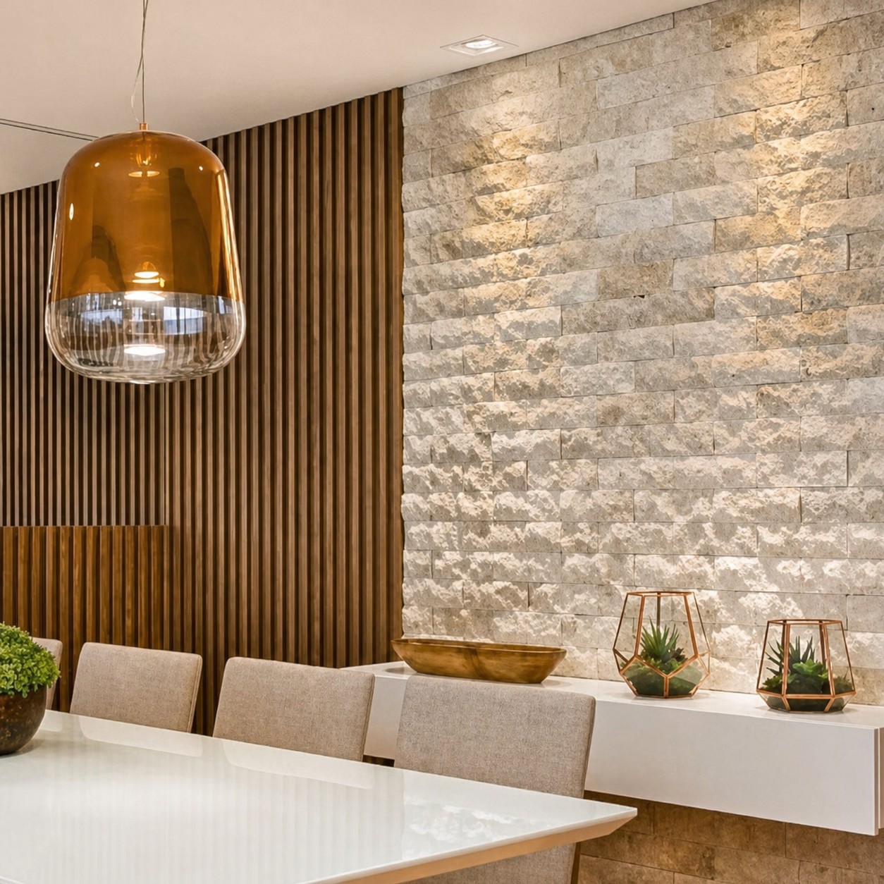 Fachada revestida com Rock Face Travertino Romano